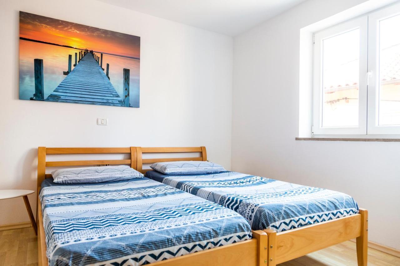 Sunny Old Town Apartment Копер Екстериор снимка