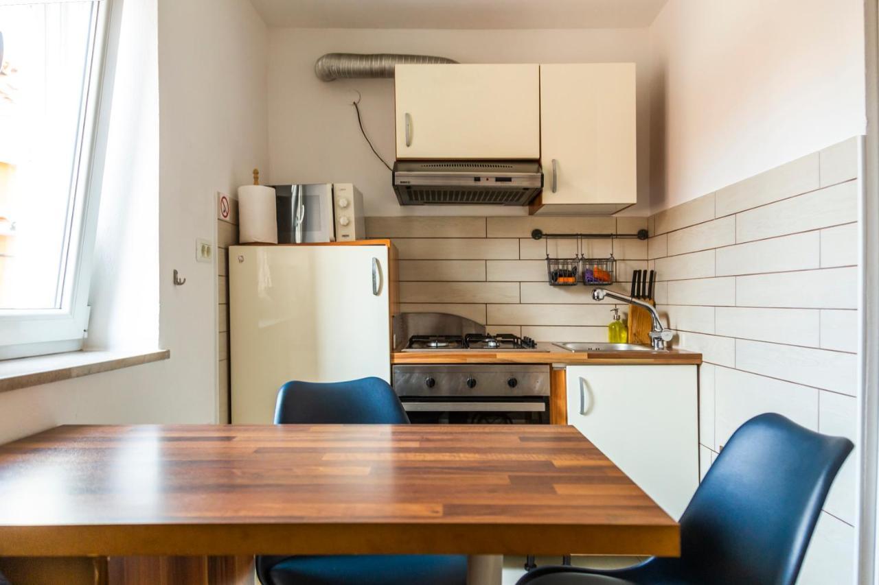 Sunny Old Town Apartment Копер Екстериор снимка