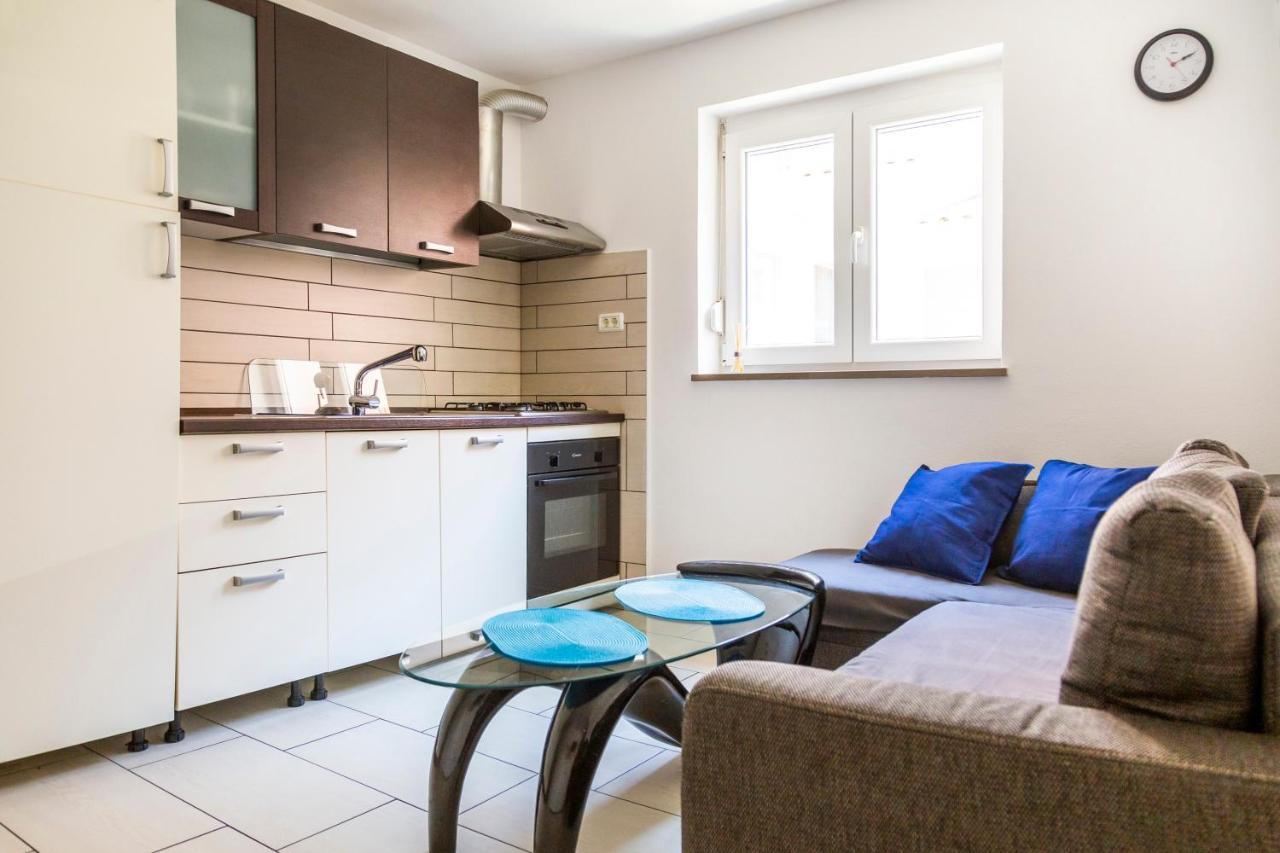 Sunny Old Town Apartment Копер Екстериор снимка