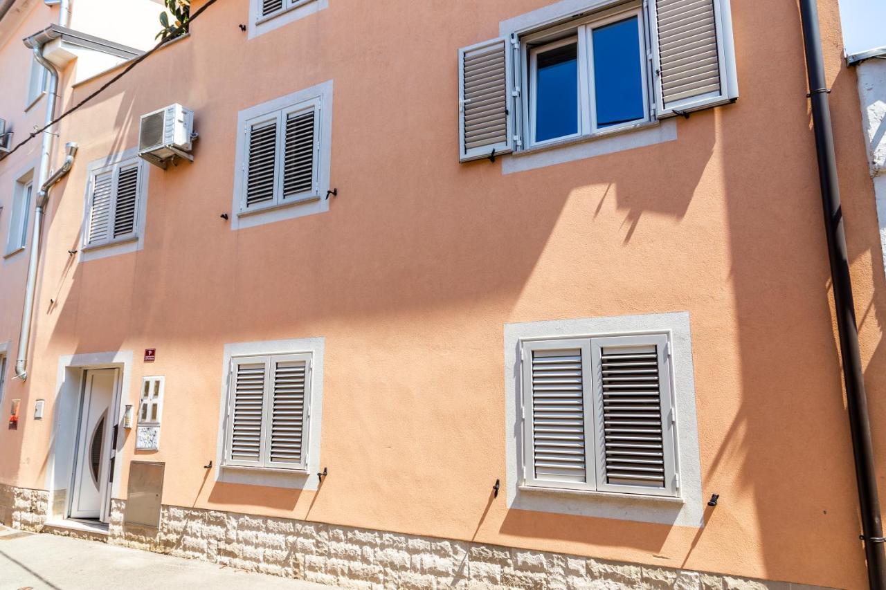 Sunny Old Town Apartment Копер Екстериор снимка
